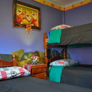 Habitación Privada Triple con Baño a Compartir